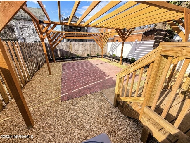 Building Photo - 7 Front St