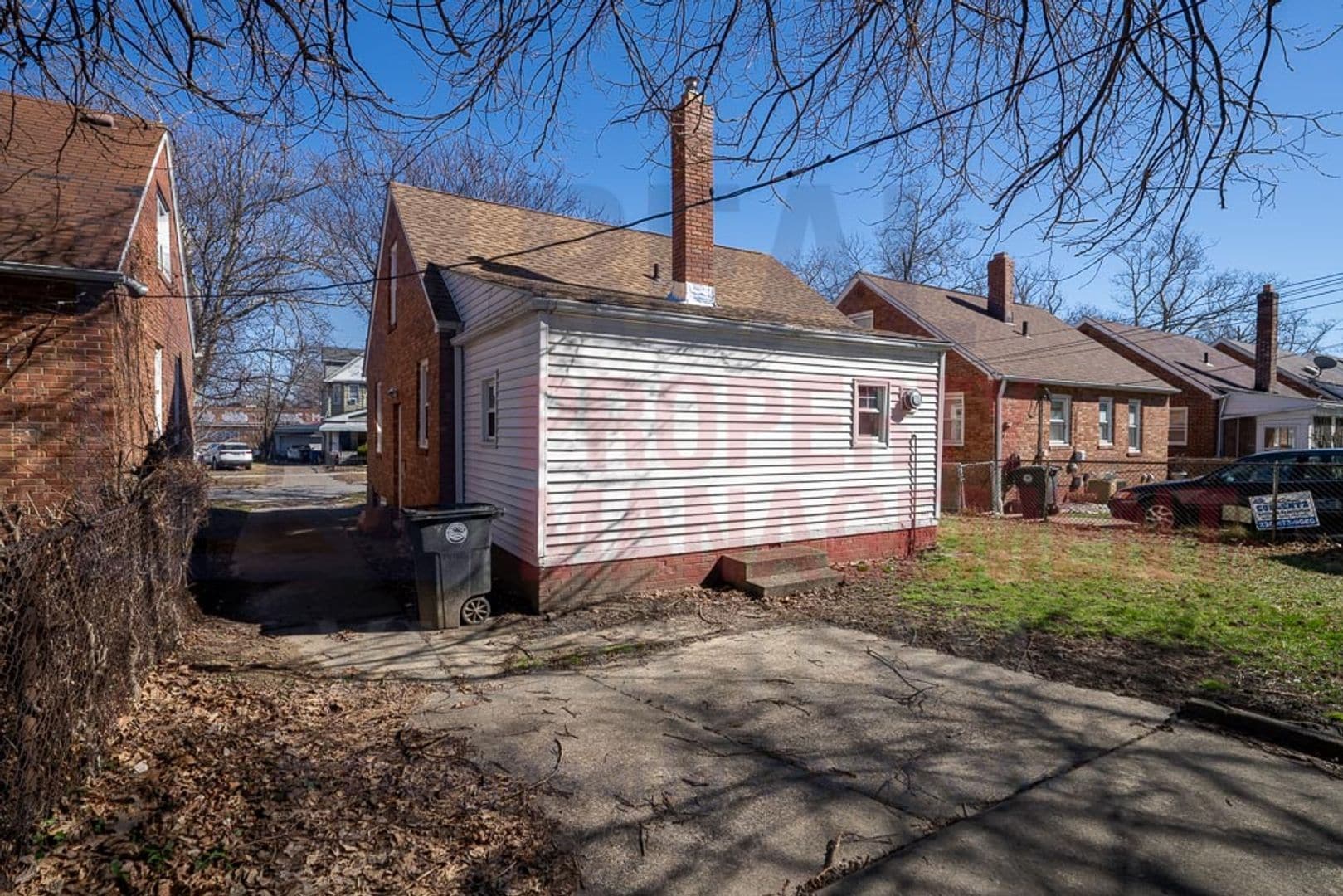 Building Photo - Cozy 3 Bed 1 Bath Single Family Home