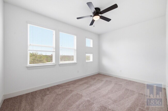 Building Photo - 5901 Rubicon Run