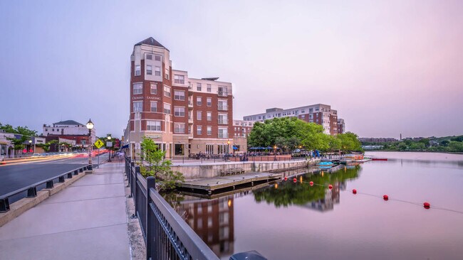 Building Photo - 35 Crescent St