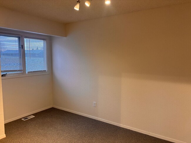 Building Photo - South Anchorage 2 Bed/1 Bath Condo!