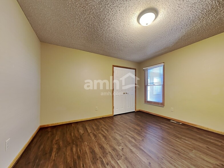 Building Photo - 110 Justin Pl