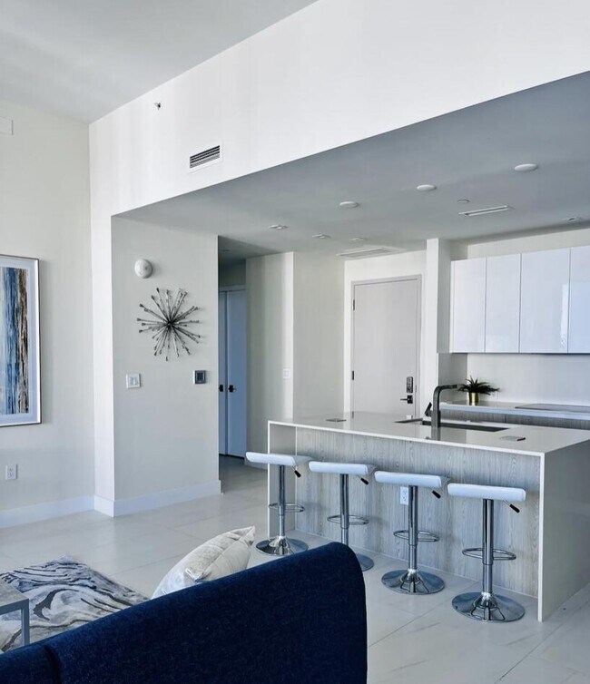 Building Photo - 3100 N Ocean Dr