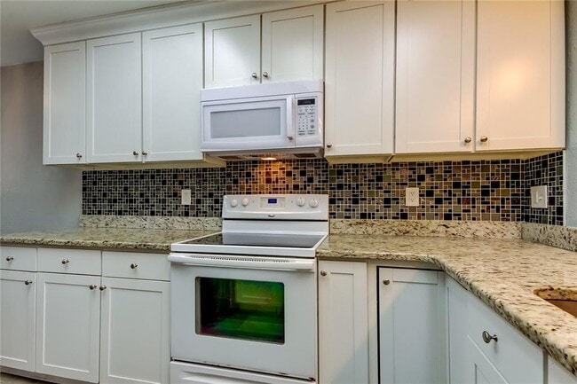 Building Photo - 4139 Brentwood Park Cir