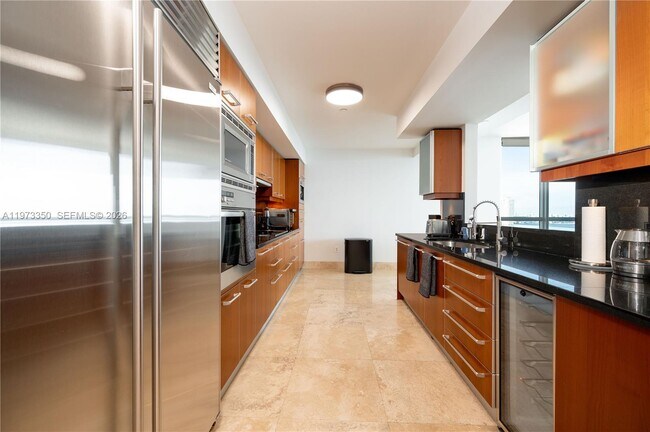 Building Photo - 1331 Brickell Bay Dr