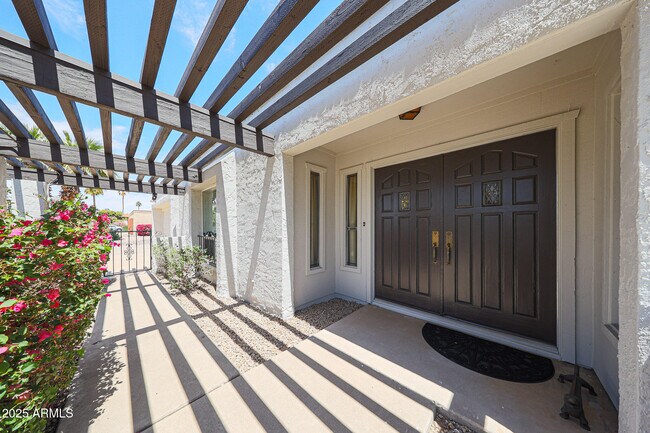 Building Photo - 601 E Forest Hills Dr