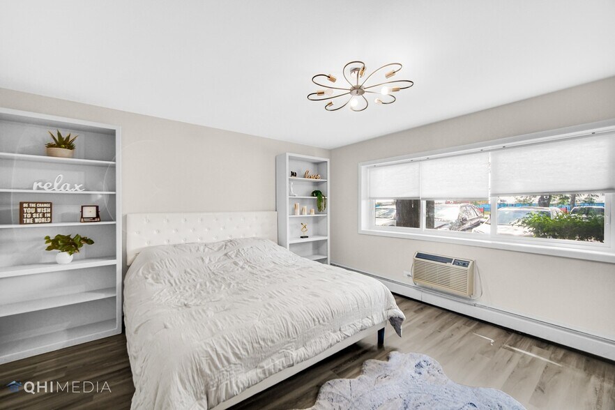 Building Photo - 726 Dempster St