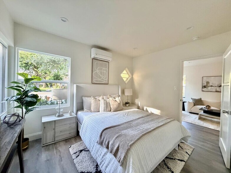 Building Photo - 2924 W Riverside Dr