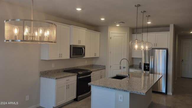 Building Photo - 7044 W Desert Dr