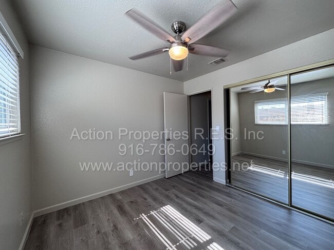 Building Photo - Updated 2 Bed, 2 Bath Duplex - 2 Car Garage - Two Large Patios - Close to Shopping, Restaurants, ...