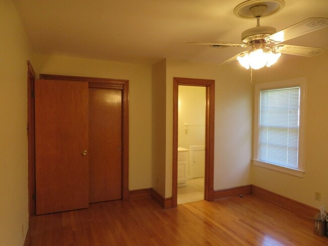 Building Photo - Meadowbrook Estates