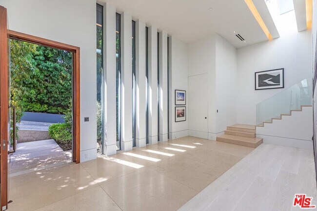 Building Photo - 670 Perugia Way