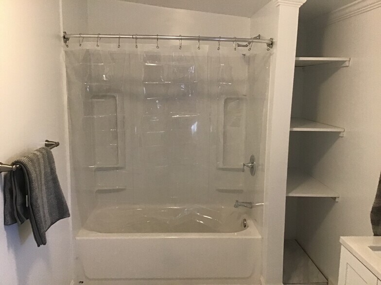 Building Photo - 8605 S Brentwood St