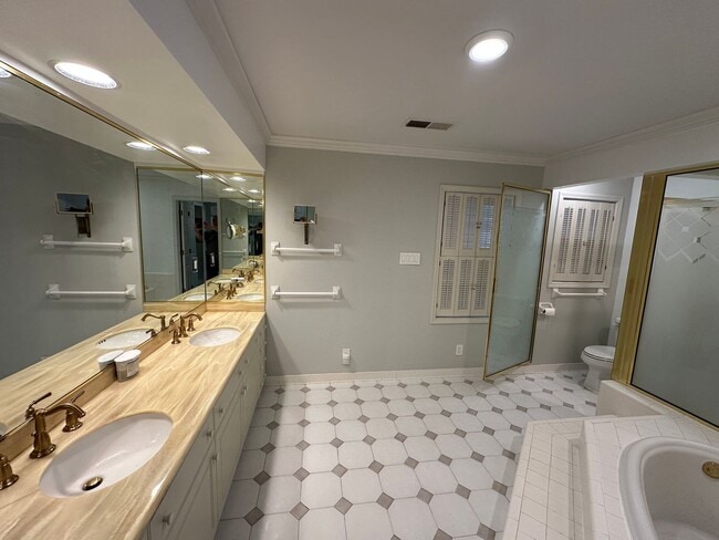 Building Photo - 289 Woodmont Dr