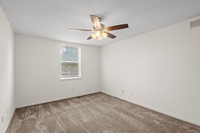 Building Photo - 2405-2407-2407 Northampton Dr