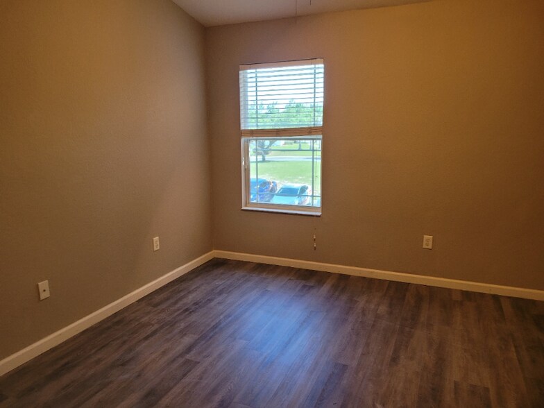 Building Photo - 4167 SW 43rd Cir
