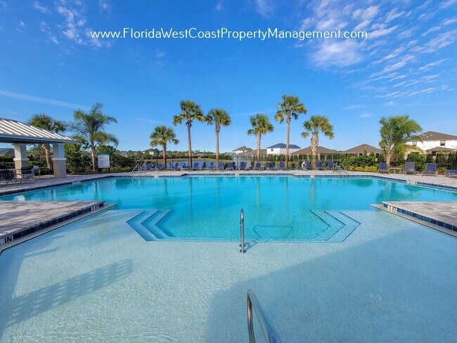 Building Photo - IMPRESSIVE  4 BED/3 BATH HOME WITH LARGE F...