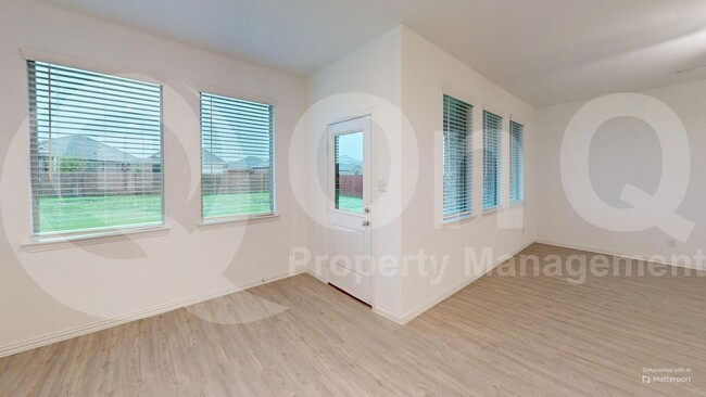 Building Photo - 1420 Rousseau Dr