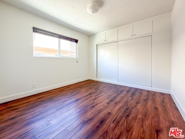 Building Photo - 2540 3rd Ave