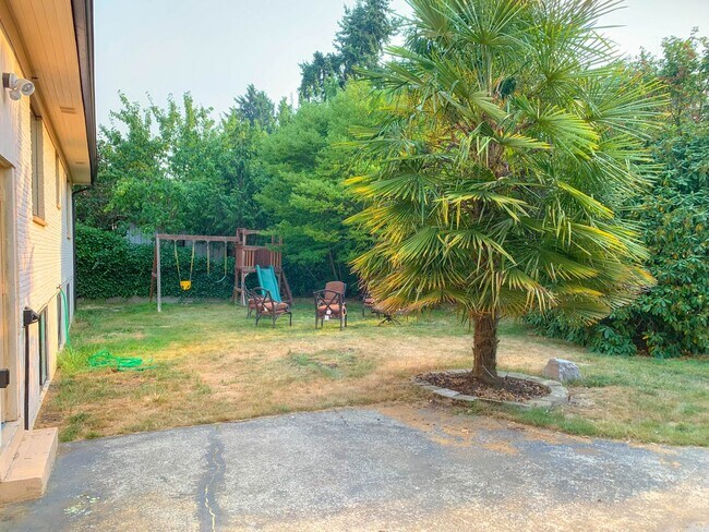 Building Photo - Spacious 4 bedroom house on a quiet North Ballard/Crown Hill  location