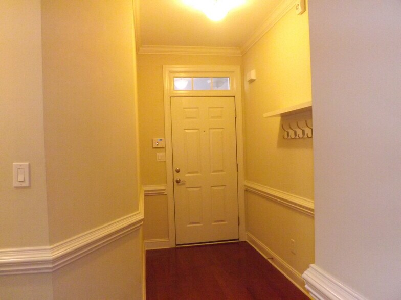 Building Photo - 212 Fountainhead Ln