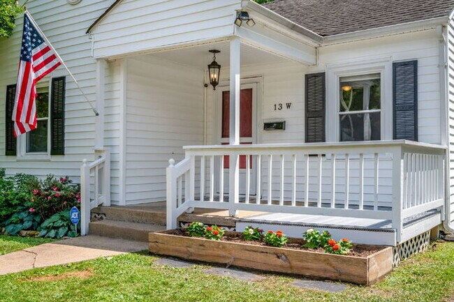 Building Photo - Charming 3-Bedroom, 1 Bath Home located in Sandston-$1750/Mo