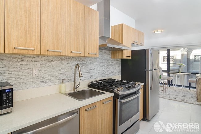 Building Photo - 227 Grand Street