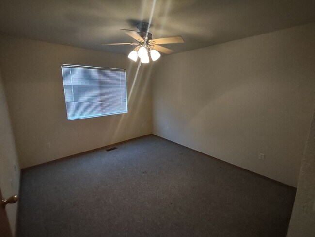 Building Photo - ALL PROSPECTIVE TENANTS MUST SUBMIT A $58 NON-REFUNDABLE APPLICATION FEE PER APPLICANT ONLINE AND...