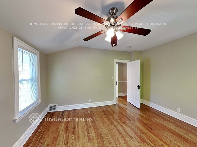 Building Photo - 862 Carpenter Ave