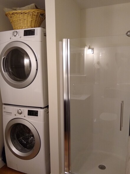 Building Photo - 278 Maine St