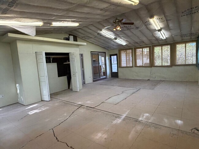 Building Photo - 2636 Hickory Dr
