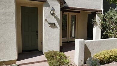 Building Photo - Beautiful 3 Bed, 2.5 Bath in Desirable Dia...