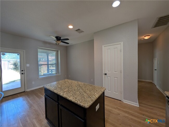 Building Photo - 248 Oak Creek Way