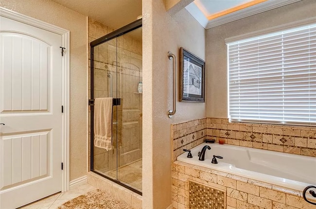 Building Photo - 2705 SW Glenn Ridge Rd