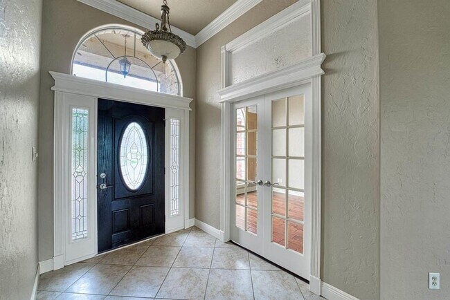 Building Photo - Amazing Home in Desirable Location