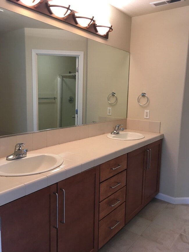 Building Photo - Gorgeous River Canyon Community Home!