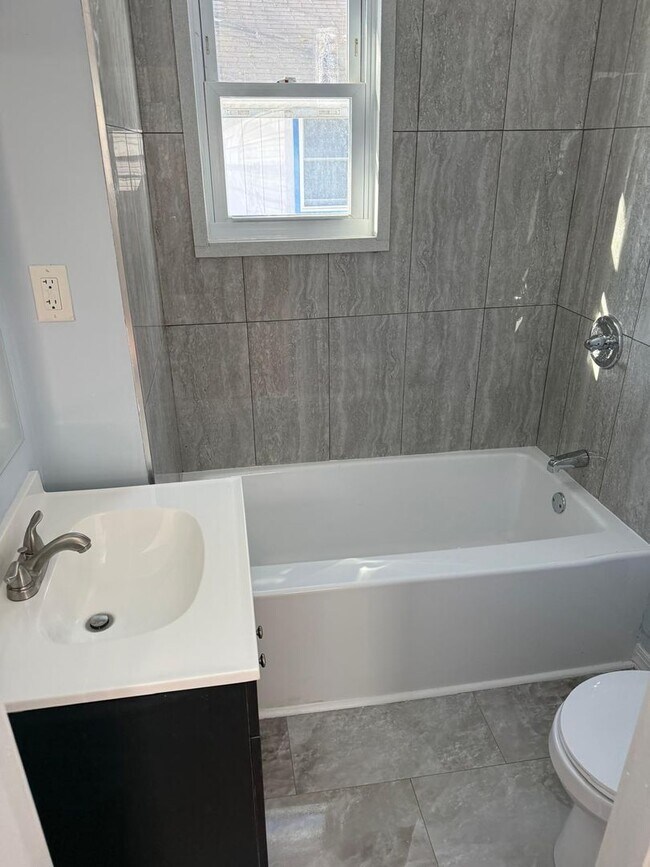 Building Photo - Cozy 3BR/2BA Ranch with Driveway in Toms River