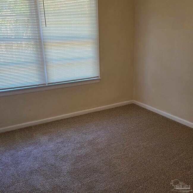 Building Photo - 125 Rue Max St