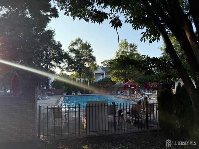 Building Photo - 125 Albury Way