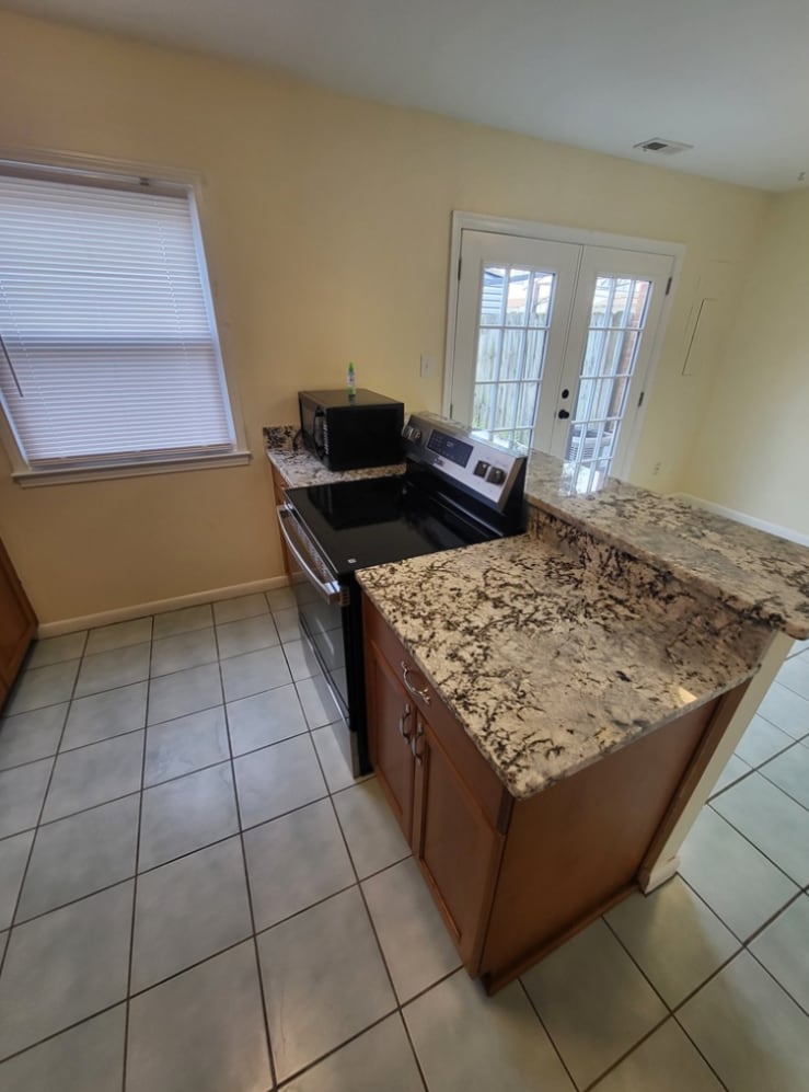 Building Photo - 423 Burr Oak Ct