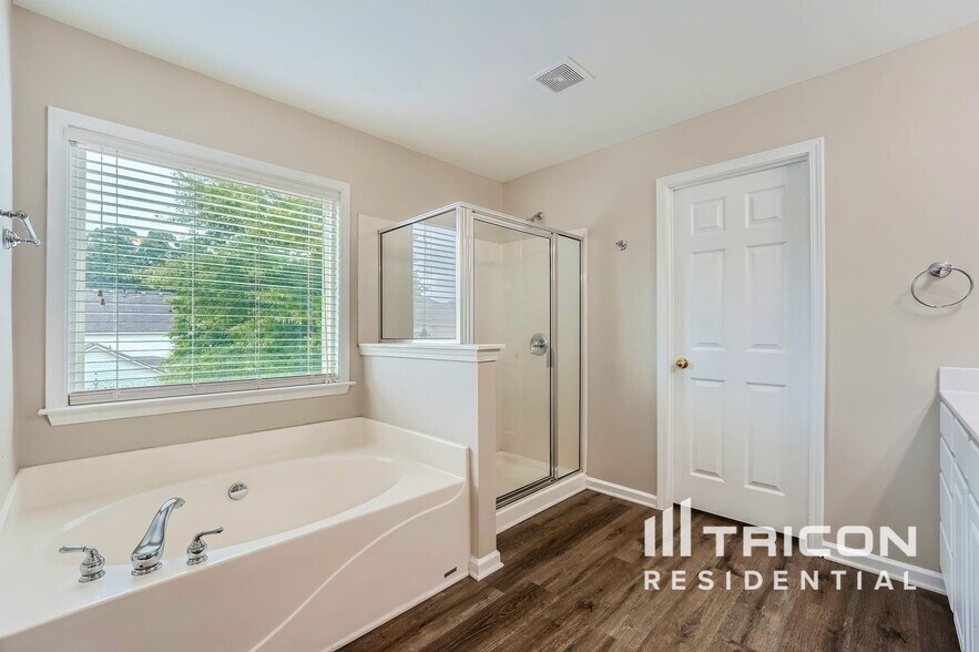 Building Photo - 3819 Stagecoach Ln