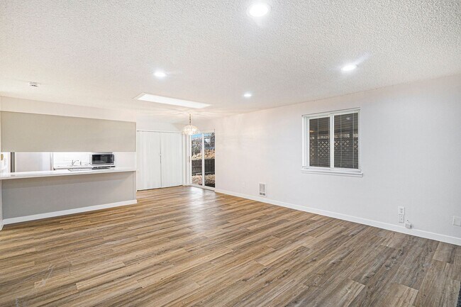 Building Photo - Pecos9881