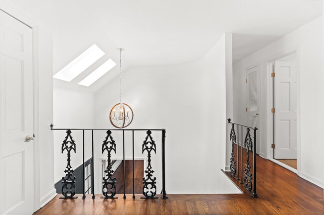 Building Photo - 11 Partrick Ln