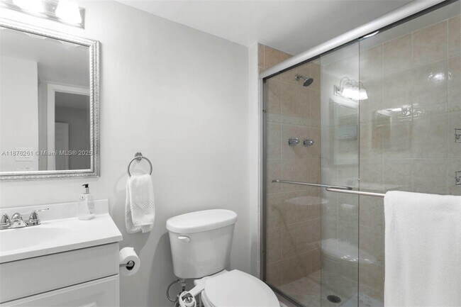 Building Photo - 3401 N Country Club Dr