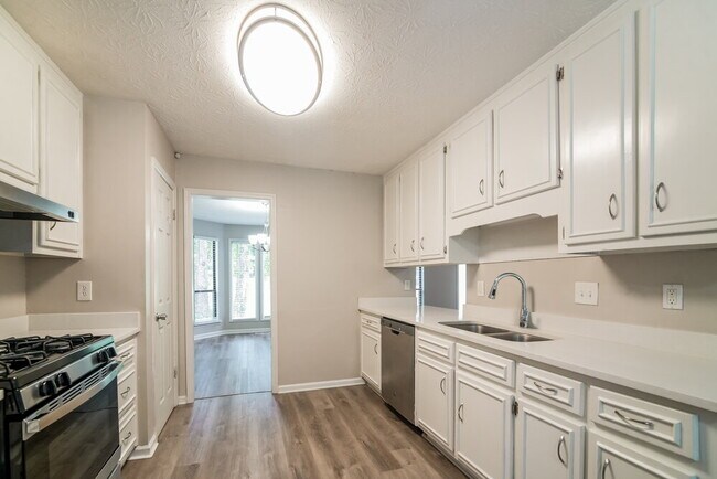 Building Photo - 1640 Clearstone Dr