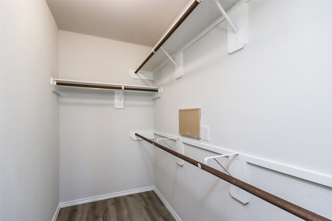 Building Photo - 17430 Linthorne St