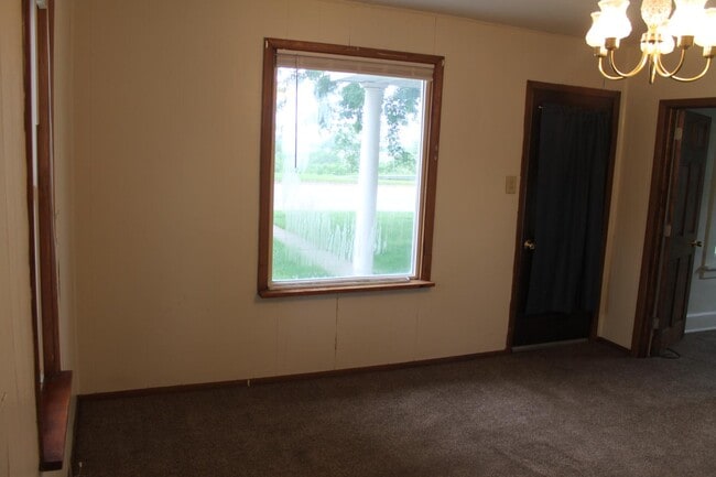 Building Photo - 707 W Main St