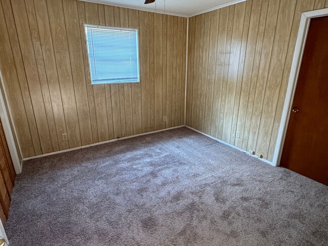 Building Photo - Gorgeous Features! 3 Bedroom with Bonus room