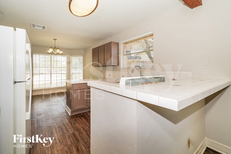 Building Photo - 21134 Western Valley Dr
