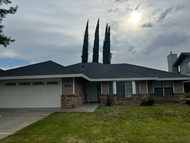 Primary Photo - Charming 3-Bed, 2-Bath Home in Desirable G...